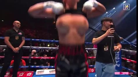 daniella hemsley just flashed the audience|Boxer Daniella Hemsley Shocked Announcers By Flashing Crowd